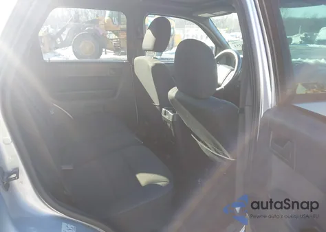 2011 Ford Escape Xlt z USA, uszkodzony, nr VIN 1FMCU9D73BKB50619